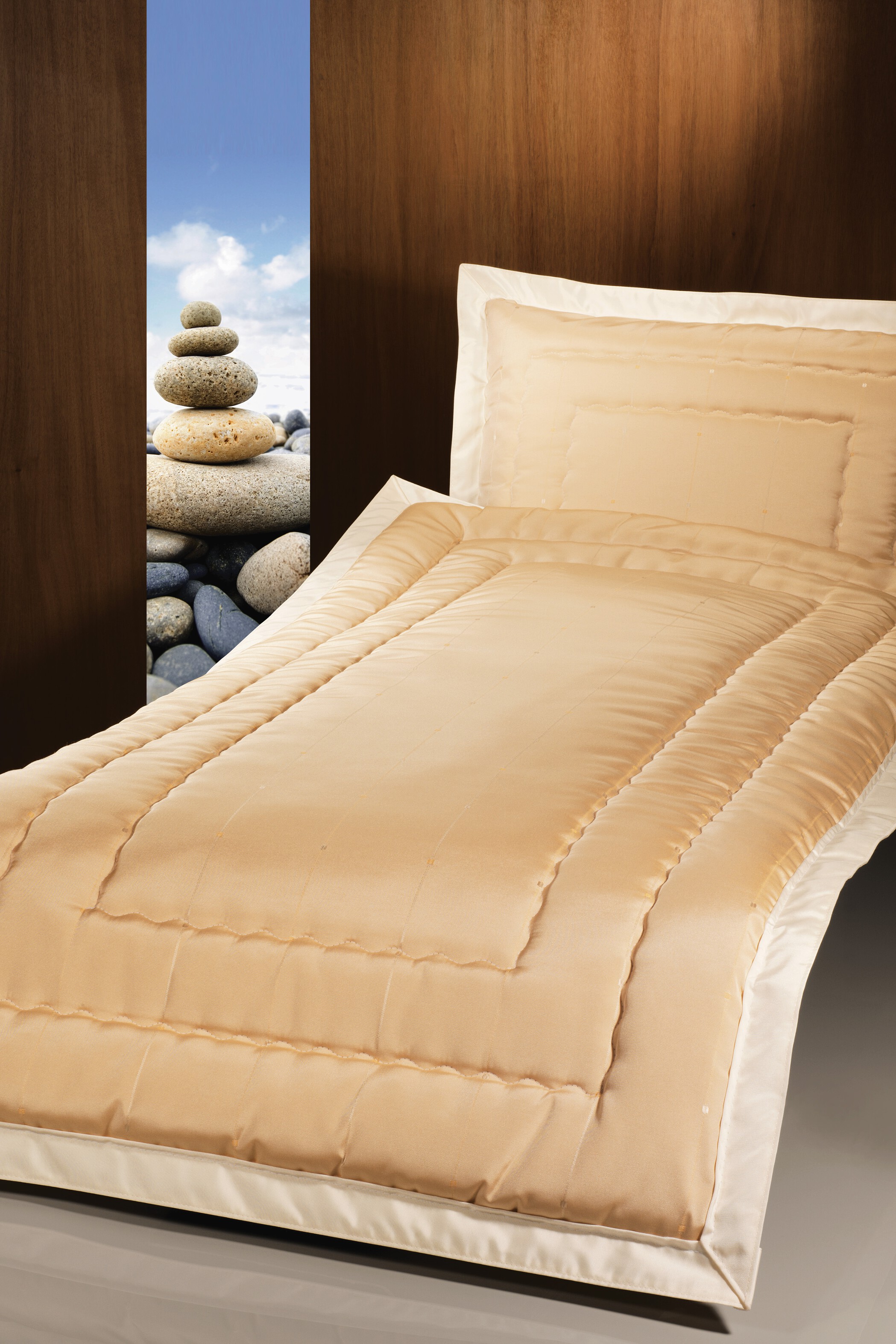 Deckengarnitur 1410 Aviano apricot, crèmefarbiger Steg